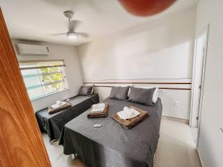 Apto Térreo com 2 quartos (ambos com ar split), sendo 1 suíte, internet privativa 300MBPS, no Residencial Vila Regina, condominio com piscina e área gourmet bem próximo a praia de Taperapuã - 5