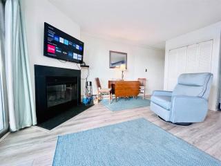 Stunning 2BR/2BA Bayfront Retreat - 6