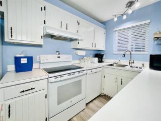 Stunning 2BR/2BA Bayfront Retreat - Ocean City - 1