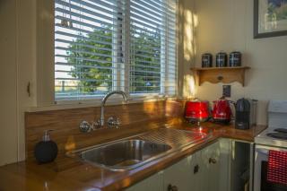 Kina Beach Cottages - 3