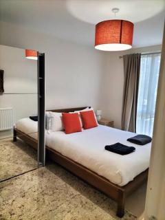 Spacious 2-Bedroom Apartment in Central Location, Modern Amenities, Walking Distance to Attractions - Londra - 7