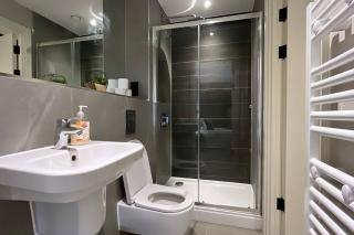 Spacious 2 Bed Modern Apartment - Manchester - 5