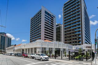 Studios Tower by Viva - Prédio com piscina no rooftop no centro de Floripa - 3