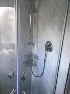 Budget Room in Mount Pleasant, shared bathroom R4 - 3