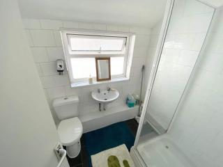 Budget Room in Mount Pleasant, shared bathroom R4 - Swansea - 2