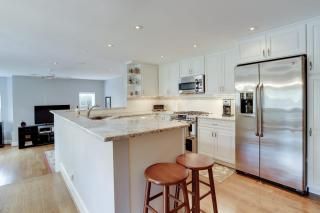 Sojourn Spacious Historic 2 BR with Modern Updates - 7
