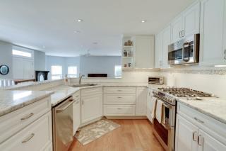 Sojourn Spacious Historic 2 BR with Modern Updates - 6
