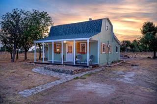 Das Grun Haus With Private Hot Tub - Fredericksburg - 5