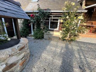 Cottage including secret garden - 6