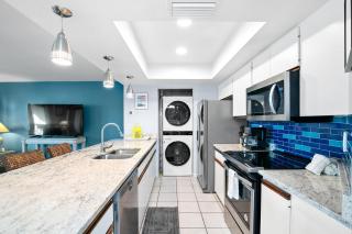 Bayview Condo B - Bradenton Beach - 2