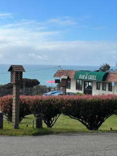 Ocean Cove Lodge Bar & Grill - Walsh Landing - 4