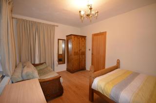 Double bedroom with view to the garden - Oxford - 9