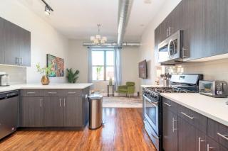 McCormick Place 3Br and 2Ba with Optional Parking , sleeps 8 - Chicago - 8