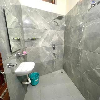Homestay Comforts 500m from Amritsar Airport - 3