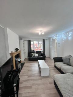 House Near City Centre & Etihad, Free Parking & Garden - Manchester - 0