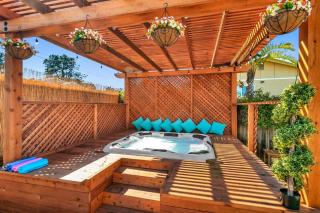 Plush Getaway with Hot Tub & Bay Area Views - Pinole - 5