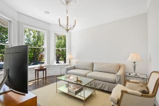 Minimalistic 1885 Queen Anne Cottage 2B-2B Upper Level Flat in Alameda - 3