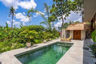 Victra Villa Jungle River view - Canggu - 2