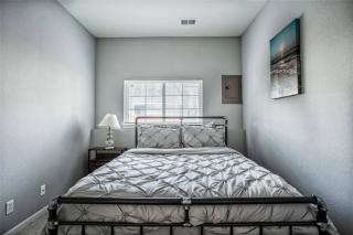 Cozy 3 Bedrooms and 2 baths in Olathe sleeps 8. - 7