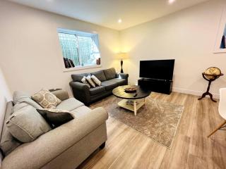 Grand Boulevard Basement Suite - 7