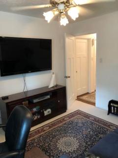 2 room luxury suite near airport & The Woodlands - 8