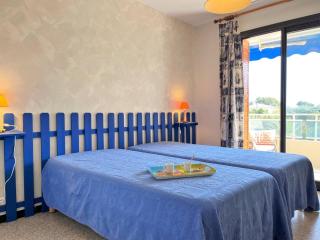 Charmant T2 avec terrasse, clim et garage à Bormes-les-Mimosas, 2 piscines, proche plage et calme - FR-1-251-542 - 1