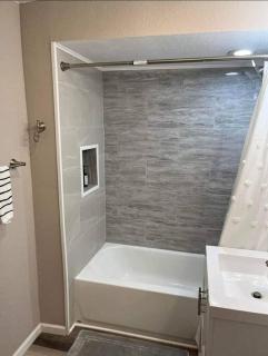 Lakeside Haven Oasis, Lower Unit - Racine - 3