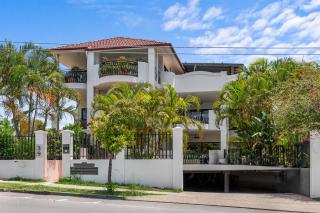 Luxury 2-Bed Penthouse with Private Rooftop - Brisbane - 9