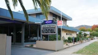 Golden Leaf Motel - Myrtleford - 0