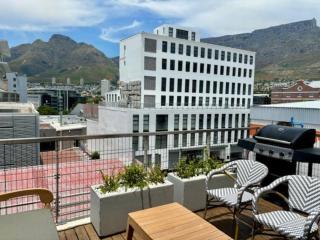 Upmarket City Apartment Mountain Views - 2
