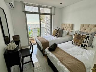 Upmarket City Apartment Mountain Views - Cape Town - 1