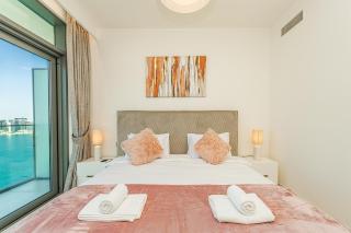 Breathtaking 2 BR- Palm & Sea View - Dubai - 1