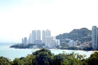 Shamrock Breeze Villa: Coastal Haven for 29 Guests - Batu Ferringhi - 9