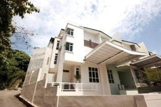Shamrock Breeze Villa: Coastal Haven for 29 Guests - Batu Ferringhi - 6