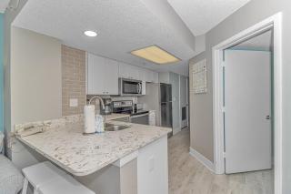 Immaculate! Beautifully Renovated Oceanfront 1 Bedroom Suite - Sleeps 6! - Roxanne Towers Unit 804 - Myrtle Beach - 3