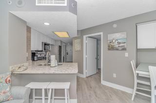 Immaculate! Beautifully Renovated Oceanfront 1 Bedroom Suite - Sleeps 6! - Roxanne Towers Unit 804 - Myrtle Beach - 2