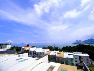 Shamrock Breeze Villa 2: Coastal Haven for 25 Guests - Batu Ferringhi - 4