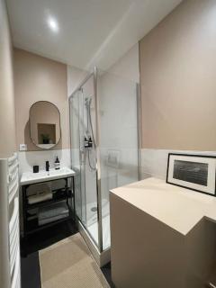 Marais - Quiet one-bedroom decorated with taste - París - 8
