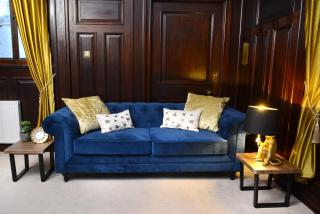 The Old Brewery Boardroom - Winchester City Centre - Unique Property - Free Parking - Sleeps 6 - by XPlus Stays - 2