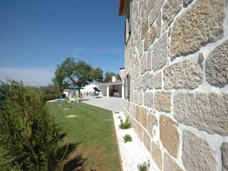 Quaint & Peaceful Barcelos Villa 3 Bedrooms Villa Mycenaean Private Pool & Large Garden North Portugal - 1