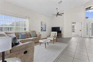 Family Home 5mi to Disney: Pool & Game Room - Orlando - 5