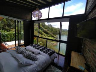 Cabaña con jacuzzi y acceso al embalse - Portum II - El Peñol - 0