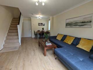 Guildford Townhouse with Parking - 8