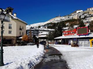 Apartamento en la Zona Baja con Garaje y Descuentos Exclusivos en Acceso a Pistas y Equipamiento de Esquí - Sierra Nevada - 1