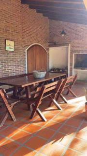 Quincho de huéspedes -parque , parrilla y pileta- - 7