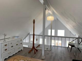 Pet-Friendly Private Beach Oceanfront Cottage - Charlestown - 3