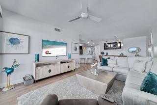 Romar House 401B - 1