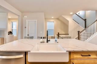 TempurPedic Quartz Balcony Modern 3BR 3 5BA - Colorado Springs - 0