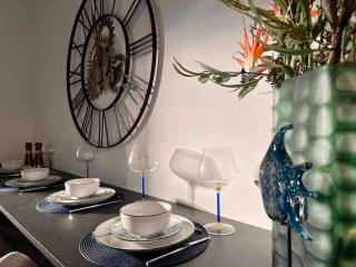 2 Bed Newly Furbished Whole House sleeps 4 - 9