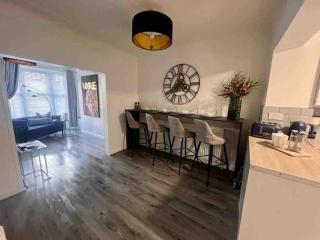 2 Bed Newly Furbished Whole House sleeps 4 - 1